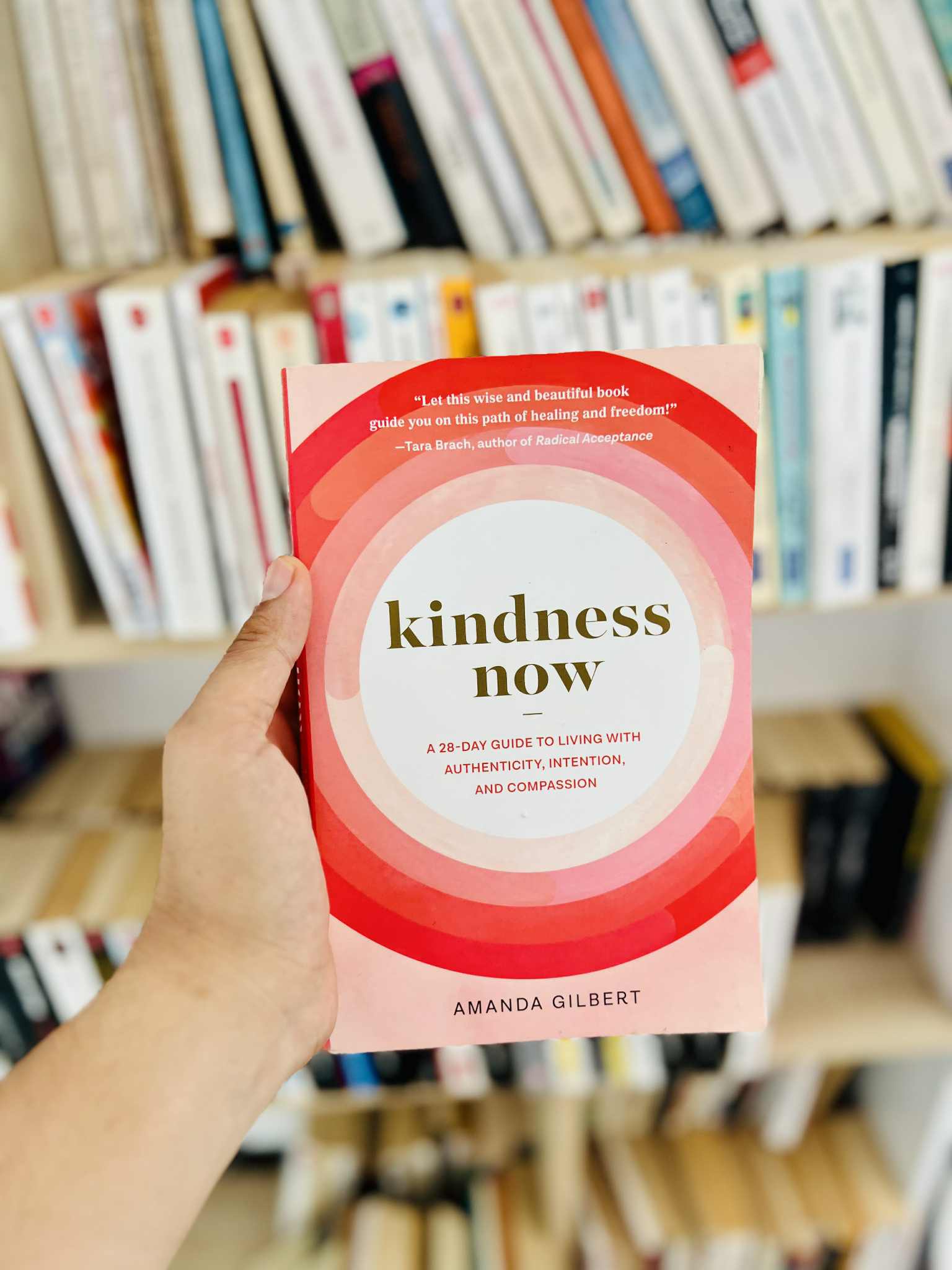 Kindness Now: A 28-Day Guide to Living with Authenticity, Intention, and Compassion – Amanda Gilbert