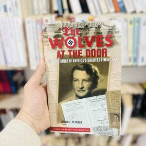 The Wolves At The Door: The True Story Of America's Greatest Female Spy - Judith L. Pearson