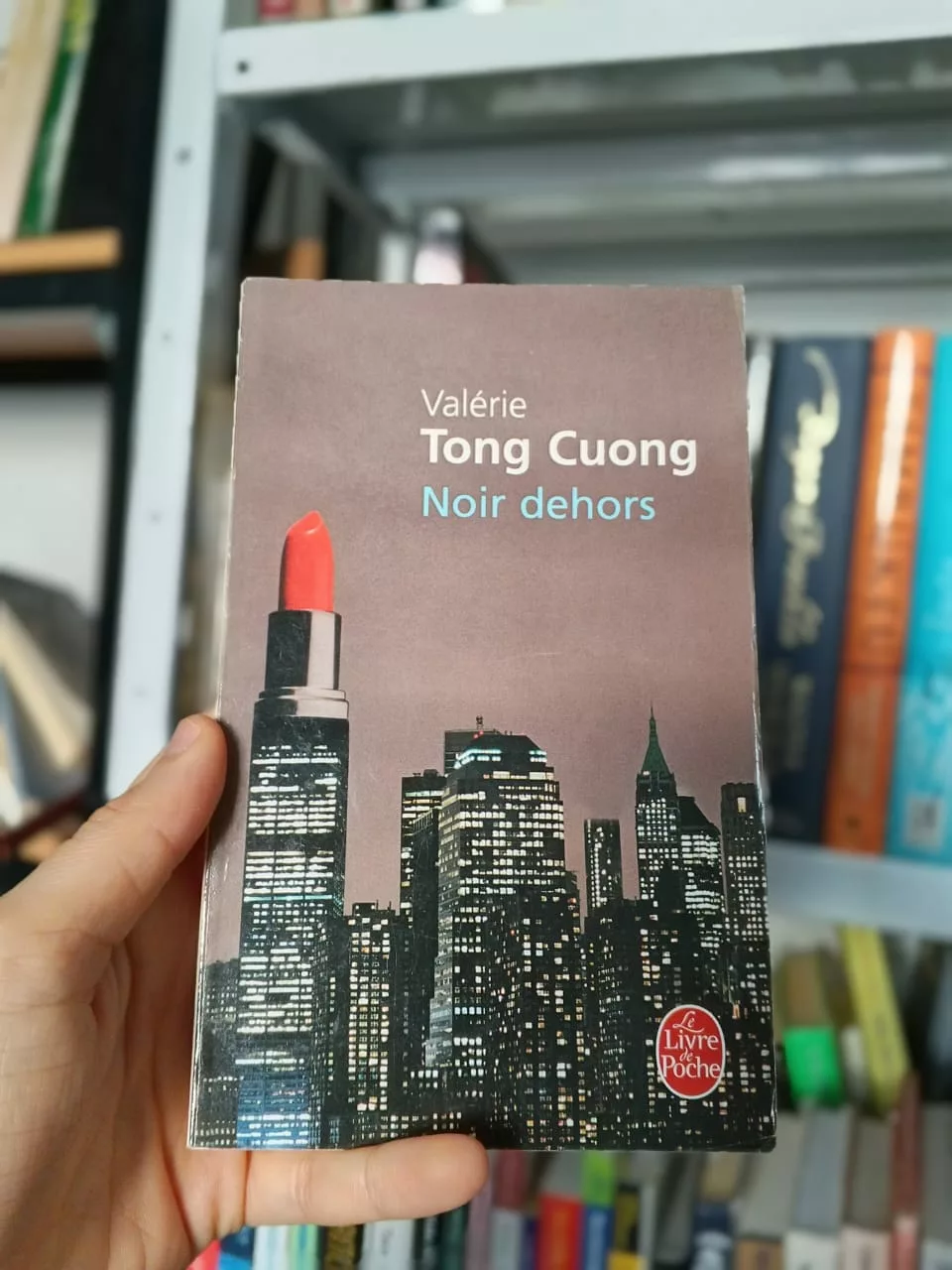 Noir dehors de Valérie Tong cuong