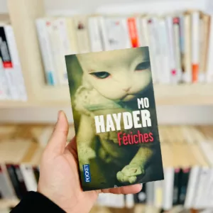 Les patients de l’établissement psychiatrique de haute sécurité Beechway sont très sensibles à la suggestion. Une hallucination peut se répandre tel un virus. Aussi, lorsque plusieurs malades se donnent la mort après s’être atrocement mutilés, le fantôme de "la Maude" ressurgit. Selon la légende, à l’époque où Amberly était une maison de redressement, une surveillante sadique surnommée Sœur Maude terrorisait les pensionnaires.