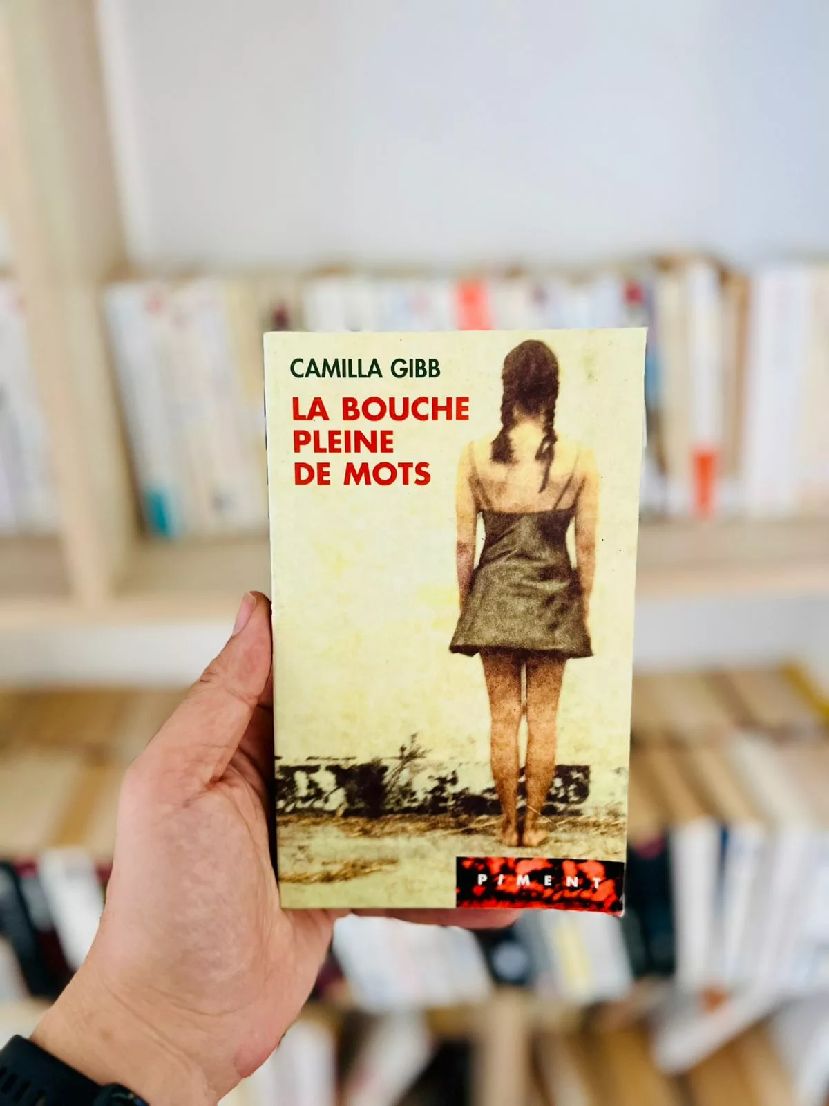 La bouche pleine de mots