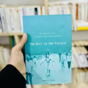 The Girl in the Picture: The Remarkable Story of Vietnam's Most Famous Casualty by Denise Chong