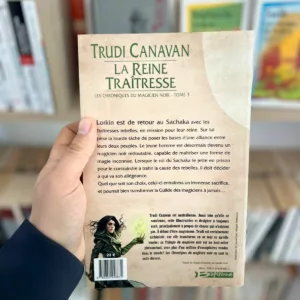 Les Chroniques du magicien noir, Tome 3 : La reine traitresse