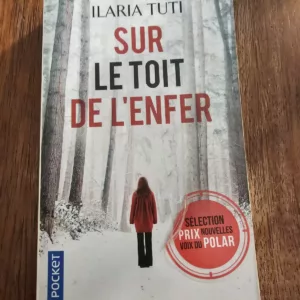 Sur le toit de l'enfer de Ilaria Tuti