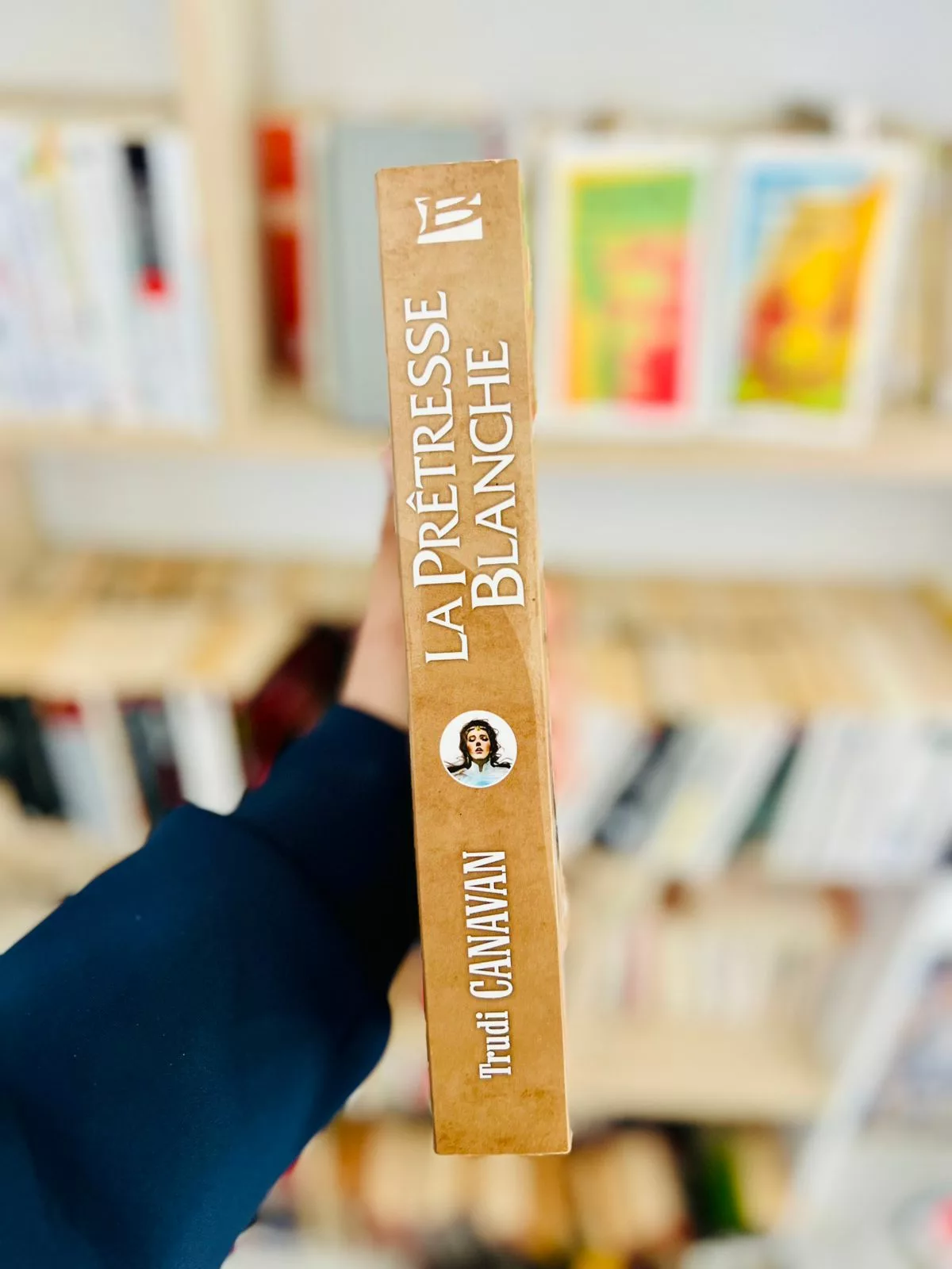 L’âge des cinq, tome 1 : La prêtresse blanche