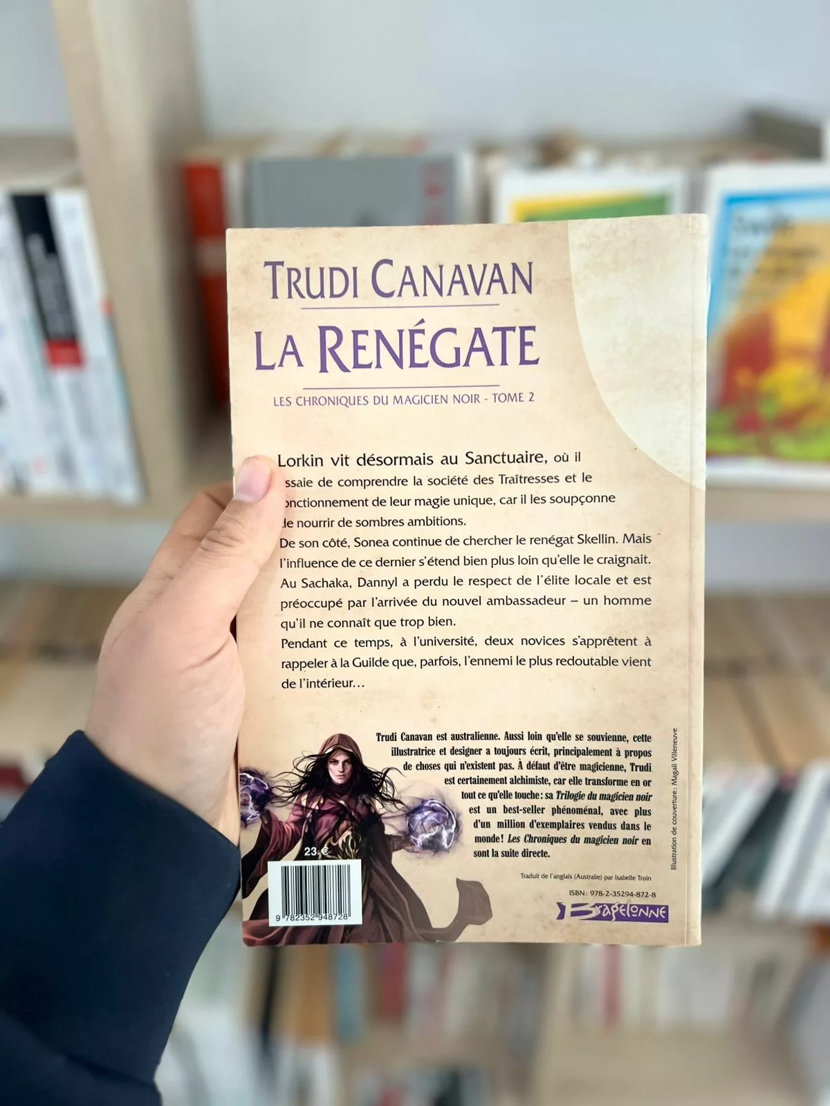 Les Chroniques du magicien noir, tome 2 : La Renégate