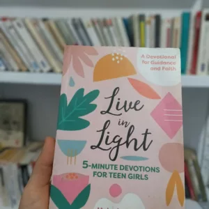 Live in Light: 5-Minute Devotions for Teen Girls