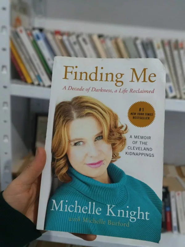 Finding Me: A Decade of Darkness, a Life Reclaimed: A Memoir of the Cleveland Kidnappings 1 Finding Me: A Decade of Darkness, a Life Reclaimed: A Memoir of the Cleveland Kidnappings
