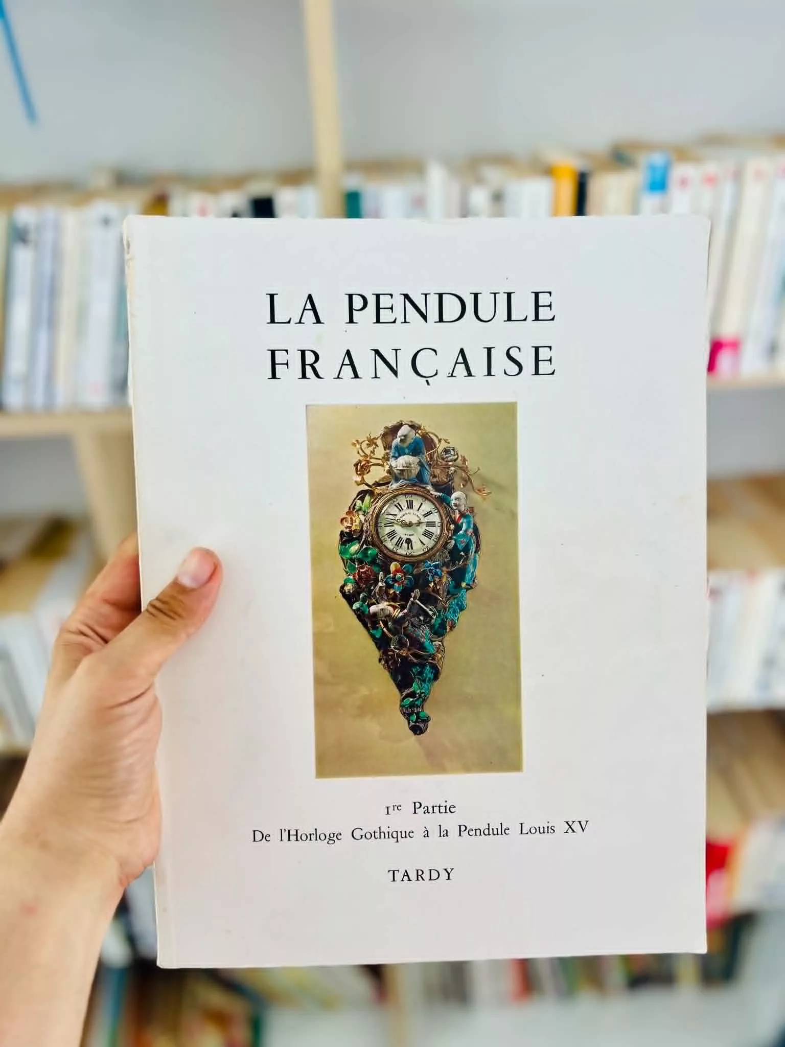 La Pendule Française – 1ère partie : Des origines au Louis XV (parfois sous-titrée “De l’Horloge Gothique à la Pendule Louis XV”) 1974 de Tardy