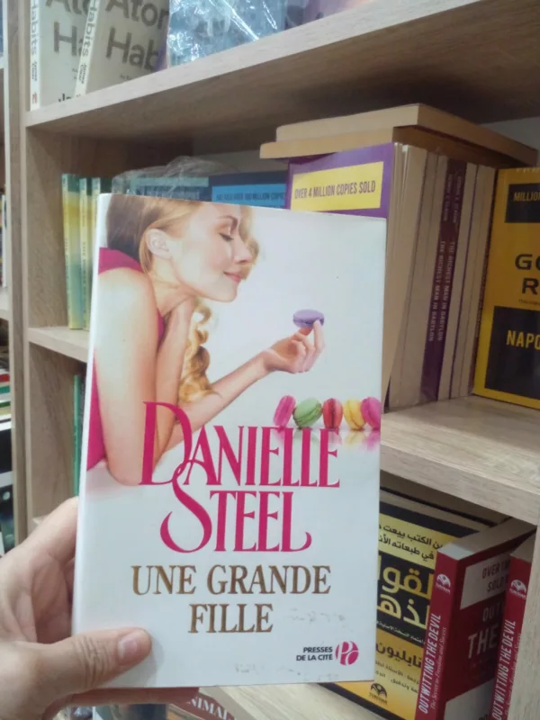 Une grande fille: roman