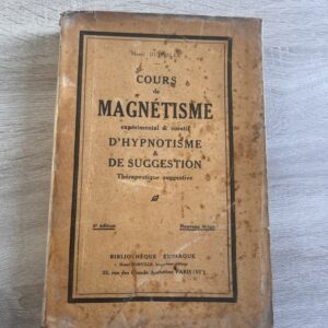 Dans Cours de magnétisme personnel, Henri Durville présente les principes et les pratiques du magnétisme humain, en mettant l’accent sur l’éducation de la volonté et le développement des facultés personnelles. L’ouvrage aborde le magnétisme expérimental et curatif, l’hypnotisme, la suggestion verbale et mentale, ainsi que la thérapeutique suggestive. Il propose une approche des méthodes de concentration, de l’influence mentale et des pratiques thérapeutiques associées au magnétisme, dans la tradition des ouvrages de magnétisme et d’occultisme du début du XXe siècle.